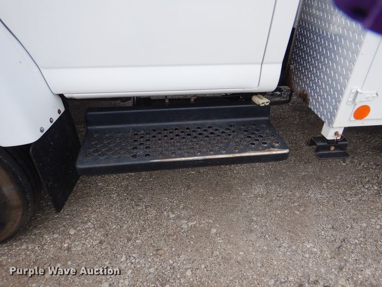 image for item AE9744 2008 Chevrolet C5500  utility bed truck with crane