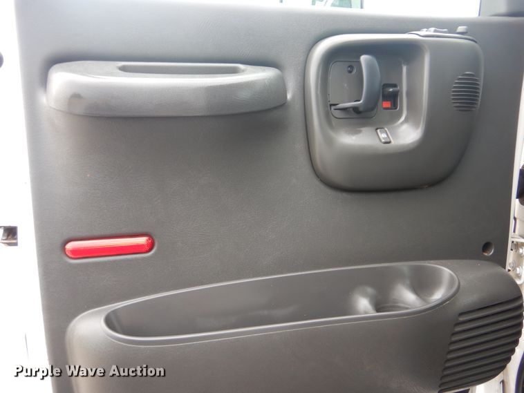 image for item AE9744 2008 Chevrolet C5500  utility bed truck with crane