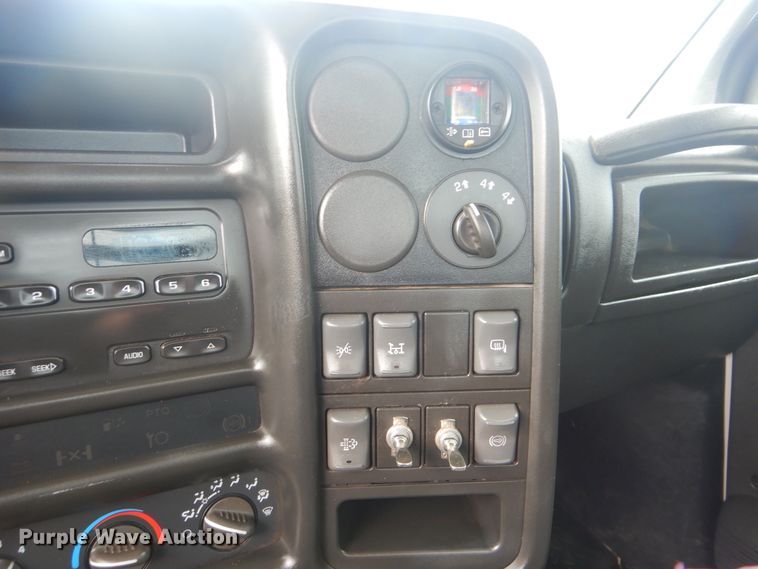 image for item AE9744 2008 Chevrolet C5500  utility bed truck with crane