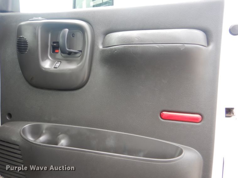 image for item AE9744 2008 Chevrolet C5500  utility bed truck with crane