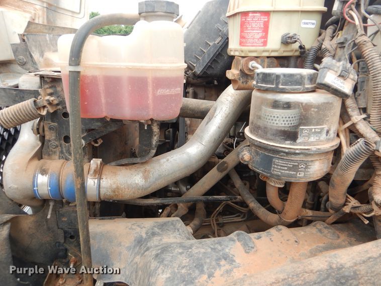 image for item AE9744 2008 Chevrolet C5500  utility bed truck with crane