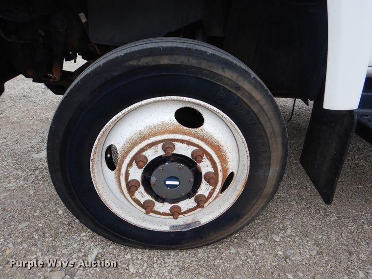 image for item AE9744 2008 Chevrolet C5500  utility bed truck with crane