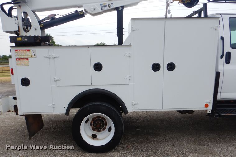 image for item AE9744 2008 Chevrolet C5500  utility bed truck with crane