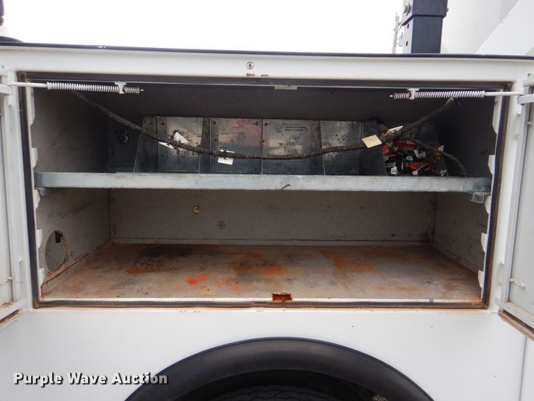 image for item AE9744 2008 Chevrolet C5500  utility bed truck with crane