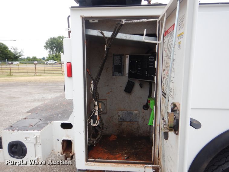 image for item AE9744 2008 Chevrolet C5500  utility bed truck with crane