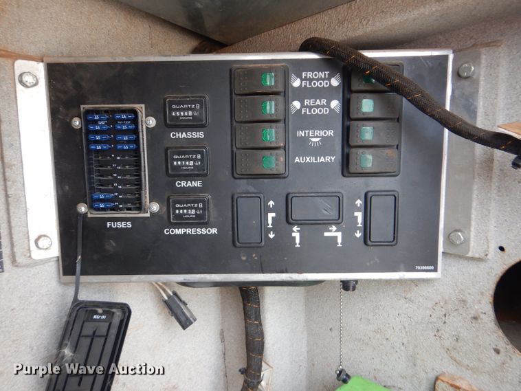 image for item AE9744 2008 Chevrolet C5500  utility bed truck with crane