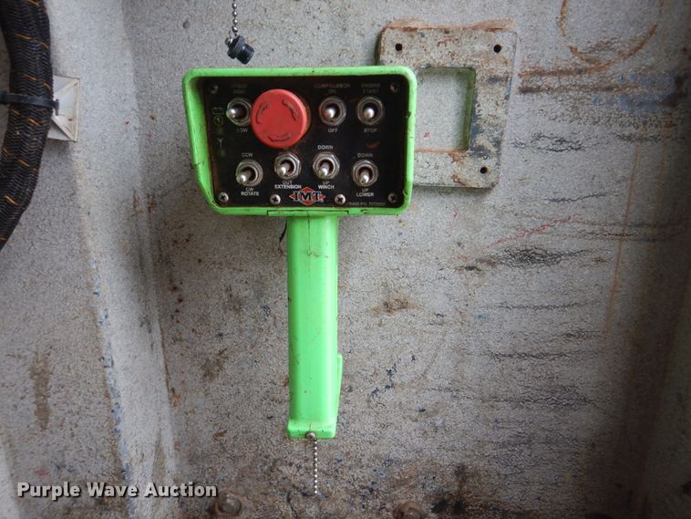 image for item AE9744 2008 Chevrolet C5500  utility bed truck with crane