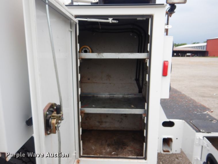 image for item AE9744 2008 Chevrolet C5500  utility bed truck with crane