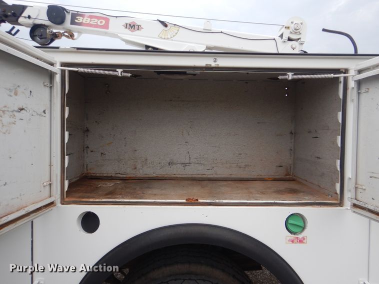 image for item AE9744 2008 Chevrolet C5500  utility bed truck with crane