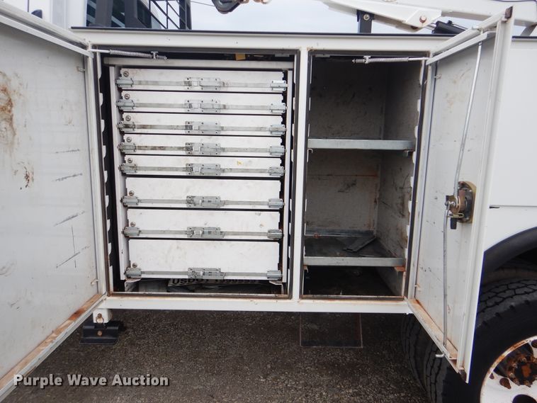 image for item AE9744 2008 Chevrolet C5500  utility bed truck with crane