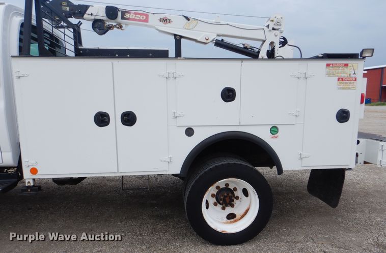 image for item AE9744 2008 Chevrolet C5500  utility bed truck with crane