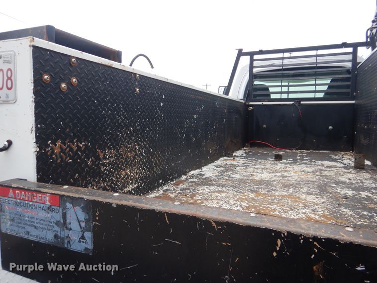 image for item AE9744 2008 Chevrolet C5500  utility bed truck with crane