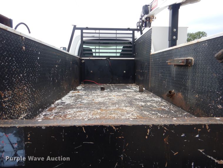 image for item AE9744 2008 Chevrolet C5500  utility bed truck with crane