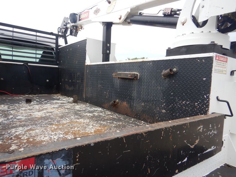 image for item AE9744 2008 Chevrolet C5500  utility bed truck with crane