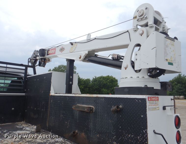 image for item AE9744 2008 Chevrolet C5500  utility bed truck with crane