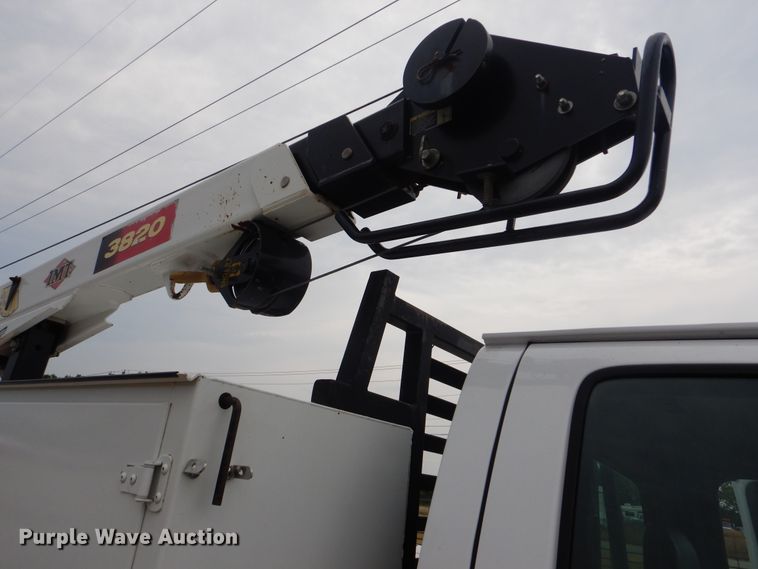 image for item AE9744 2008 Chevrolet C5500  utility bed truck with crane