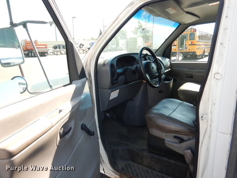 image for item DA8386 1997 Ford Econoline E450  box truck