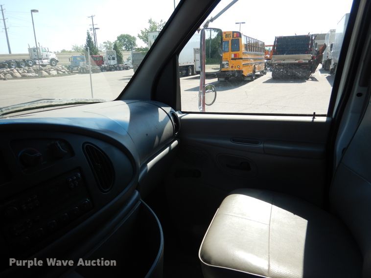 image for item DA8386 1997 Ford Econoline E450  box truck