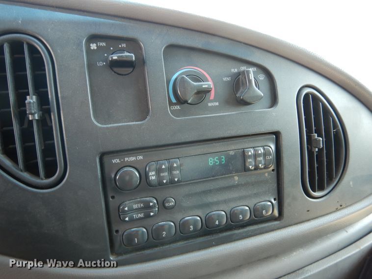 image for item DA8386 1997 Ford Econoline E450  box truck