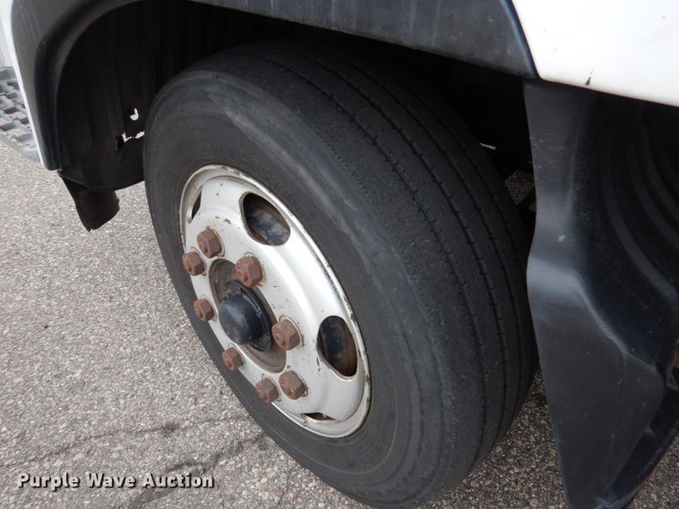 image for item DA8391 2005 UD Nissan 2300LP  refrigerated truck