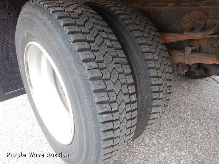 image for item DA8391 2005 UD Nissan 2300LP  refrigerated truck