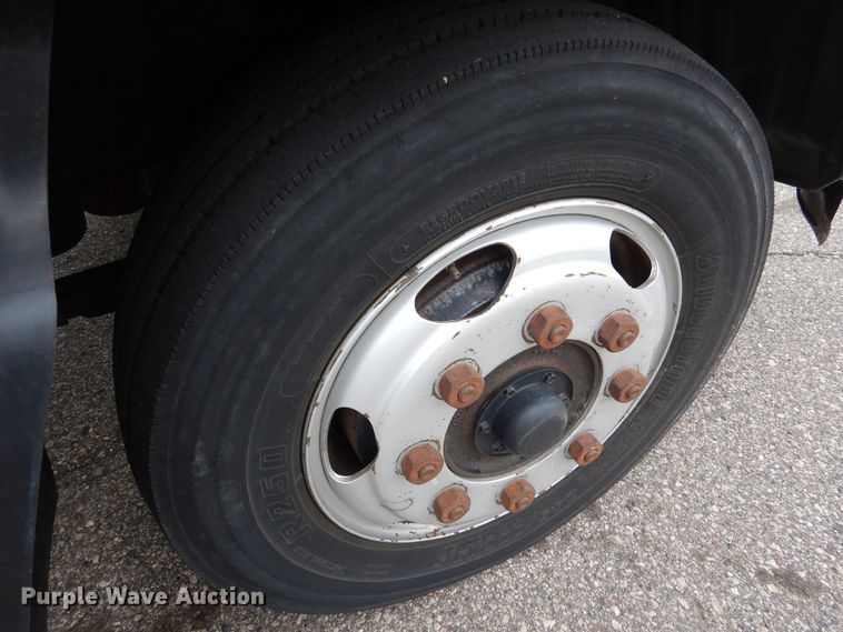 image for item DA8391 2005 UD Nissan 2300LP  refrigerated truck