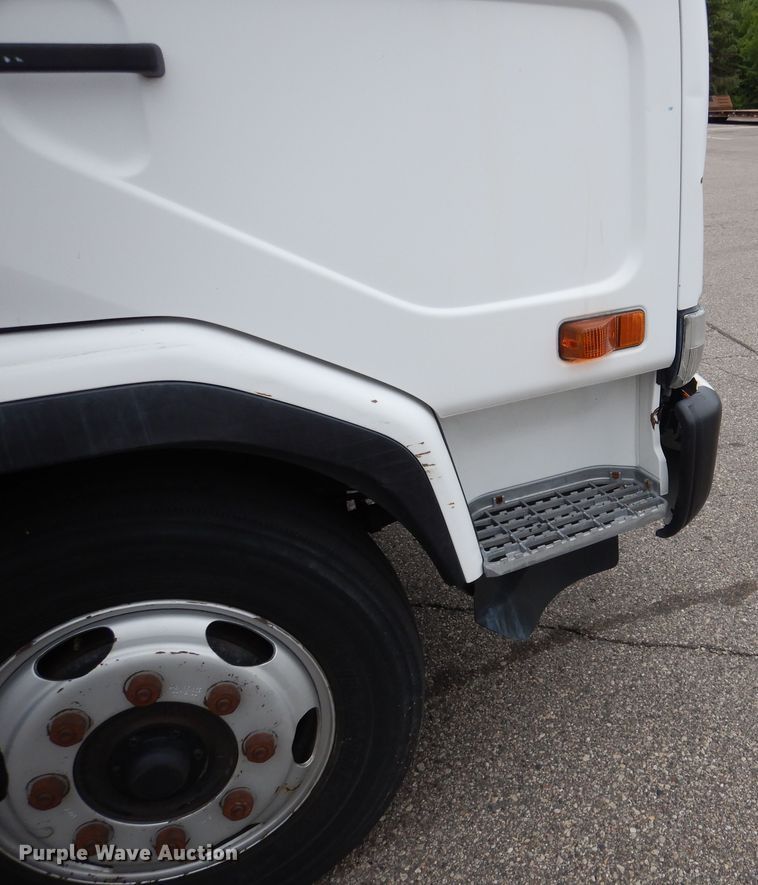 image for item DA8391 2005 UD Nissan 2300LP  refrigerated truck
