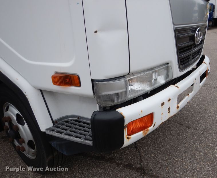 image for item DA8391 2005 UD Nissan 2300LP  refrigerated truck
