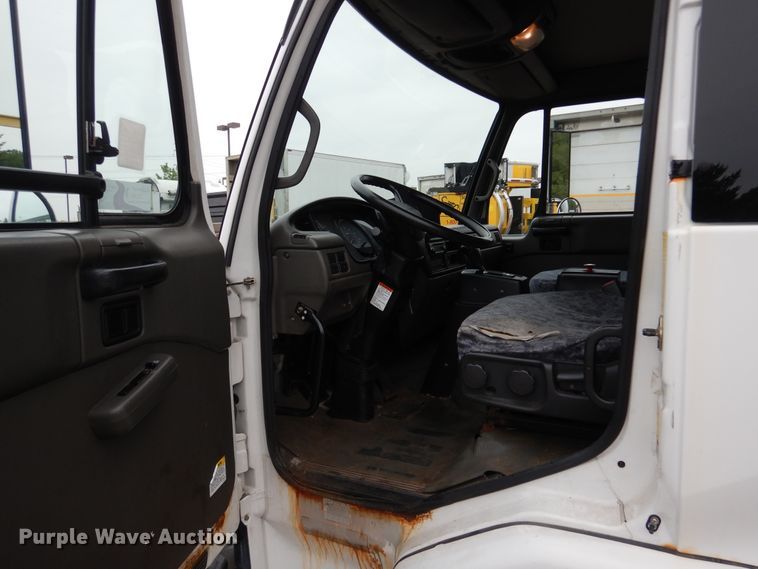 image for item DA8391 2005 UD Nissan 2300LP  refrigerated truck