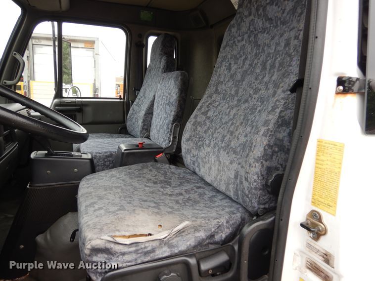 image for item DA8391 2005 UD Nissan 2300LP  refrigerated truck