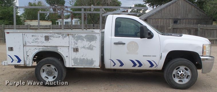 image for item DD0480 2011 Chevrolet 2500HD  utility bed pickup truck