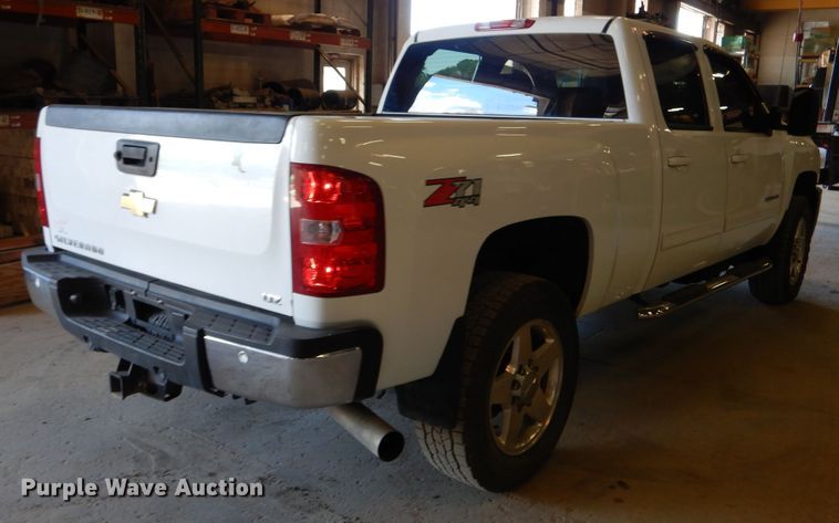 image for item DD2543 2011 Chevrolet Silverado 2500HD  Crew Cab pickup truck