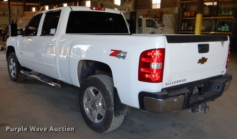 image for item DD2543 2011 Chevrolet Silverado 2500HD  Crew Cab pickup truck
