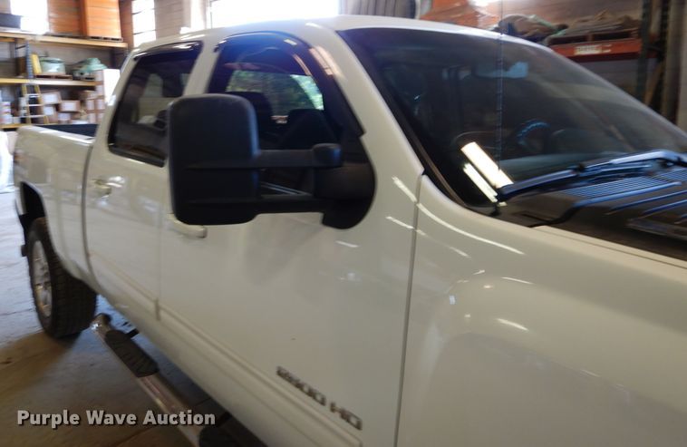 image for item DD2543 2011 Chevrolet Silverado 2500HD  Crew Cab pickup truck