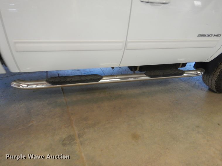 image for item DD2543 2011 Chevrolet Silverado 2500HD  Crew Cab pickup truck