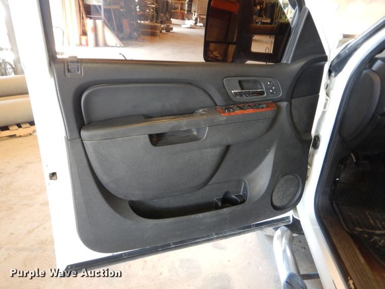 image for item DD2543 2011 Chevrolet Silverado 2500HD  Crew Cab pickup truck