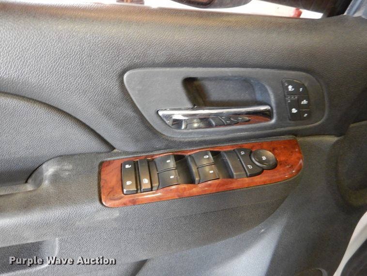 image for item DD2543 2011 Chevrolet Silverado 2500HD  Crew Cab pickup truck