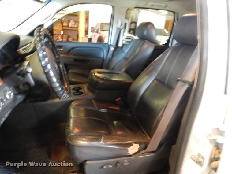 image for item DD2543 2011 Chevrolet Silverado 2500HD  Crew Cab pickup truck