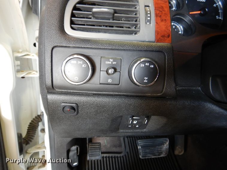 image for item DD2543 2011 Chevrolet Silverado 2500HD  Crew Cab pickup truck