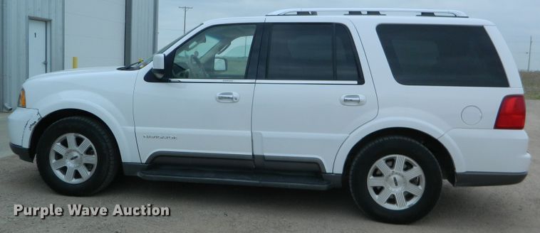 image for item DE4463 2004 Lincoln Navigator  SUV