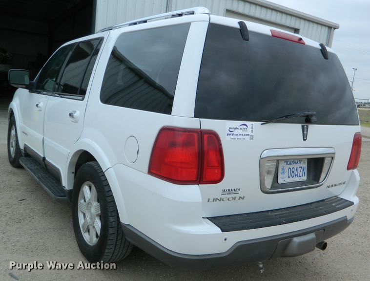 image for item DE4463 2004 Lincoln Navigator  SUV
