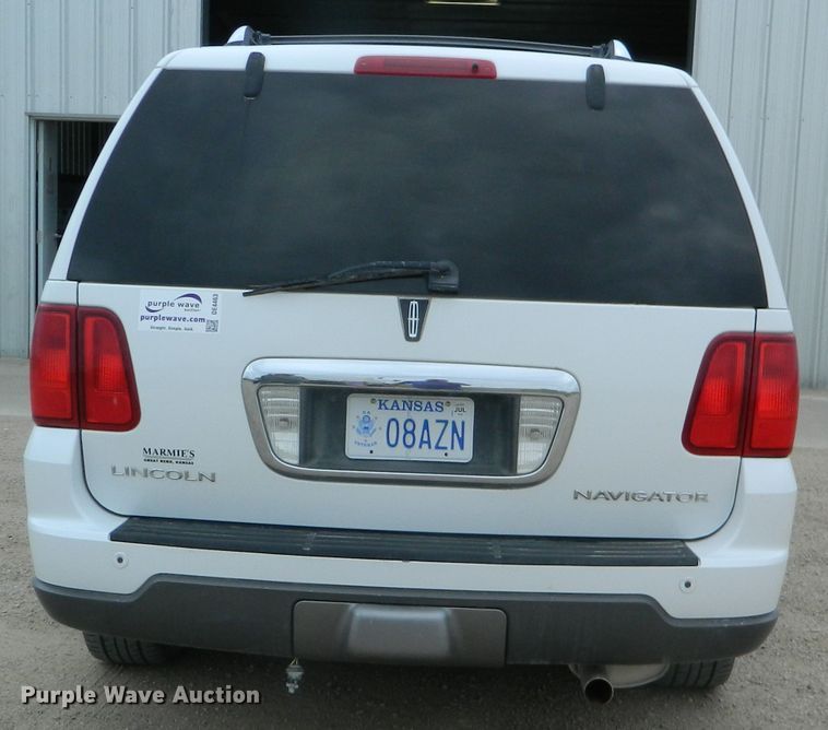 image for item DE4463 2004 Lincoln Navigator  SUV