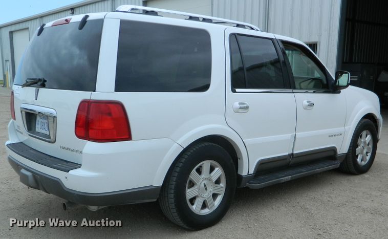 image for item DE4463 2004 Lincoln Navigator  SUV