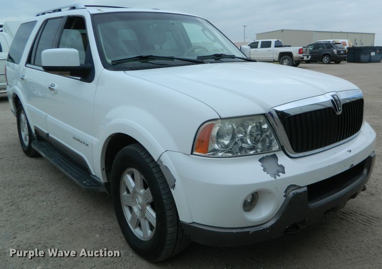 image for item DE4463 2004 Lincoln Navigator  SUV