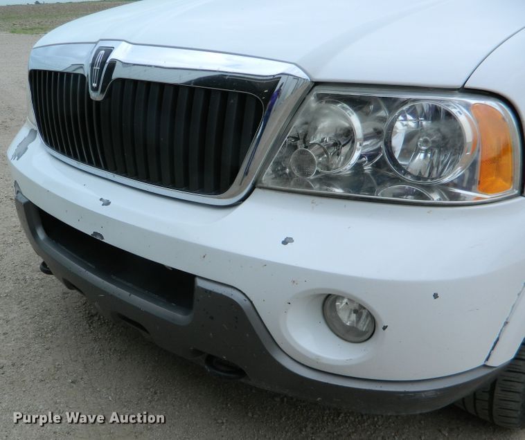 image for item DE4463 2004 Lincoln Navigator  SUV