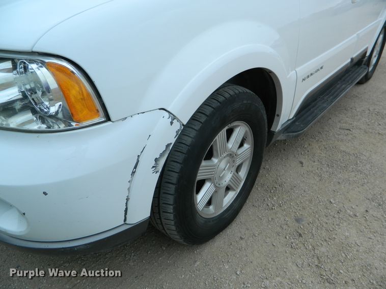 image for item DE4463 2004 Lincoln Navigator  SUV