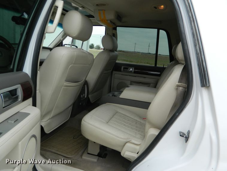 image for item DE4463 2004 Lincoln Navigator  SUV