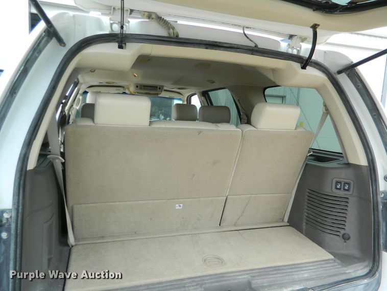 image for item DE4463 2004 Lincoln Navigator  SUV