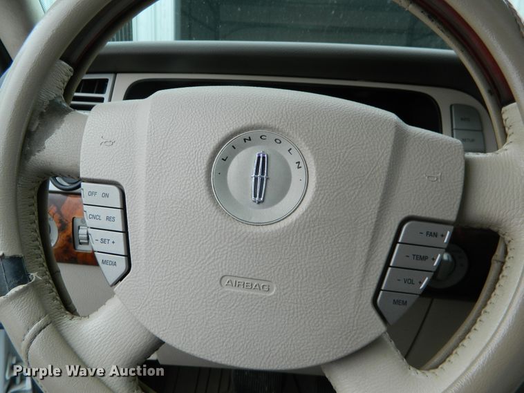 image for item DE4463 2004 Lincoln Navigator  SUV