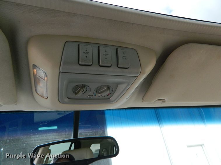 image for item DE4463 2004 Lincoln Navigator  SUV